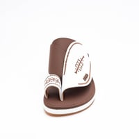 حذاء شرقي رجالي أنيق – لون بني وأبيض