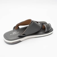 حذاء شرقي رجالي