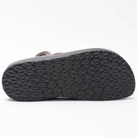 حذاء شرقي رجالي