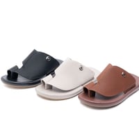 حذاء شرقي شبابي