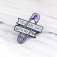 بروش "انت بأمان معي"