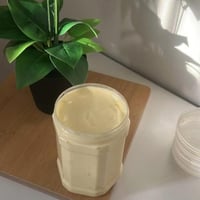 مرطب زبدات مع زيوت التفتيح حجم العلبه 500 جرام