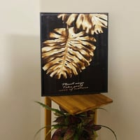 لوحة ريشة زجاجية باطار خشبي