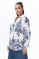 بلوزة بطبعة أزرق ملكي