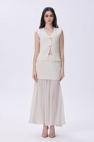 طقم أبيض عاجي بتصميم بدون أكمام