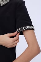 فستان بياقة كريستال