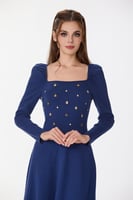 فستان صوف مع اكسسوار