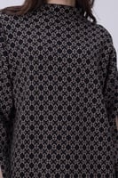 طقم الأسود بنقشة هندسية