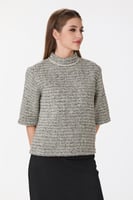 بلوزة توييد مع لؤلؤ