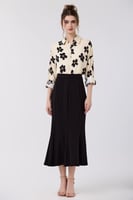 بلوزة قطن بنقشة الورد