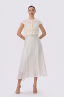 فستان ميدي أبيض مع جاكيت