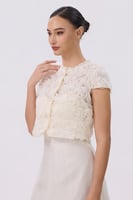 فستان ميدي أبيض مع جاكيت