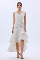 فستان دانتيل بثنيات