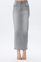 تنورة جينز طويلة بخصر مرتفع