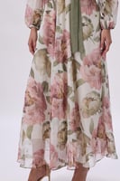 فستان طويل بطبعة زهور