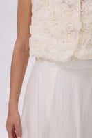 فستان ميدي أبيض مع جاكيت