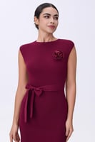 فستان شتوي عنابي بدون أكمام بربطة خصر