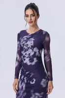 فستان بنفسجي طويل مطبع بأكمام طويلة