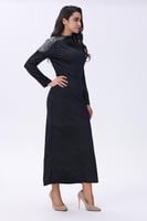 فستان سهرة أسود مخملي بنقشة هندسية لامعة