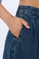 تنورة جينز بقصة كلوش