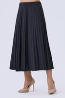 تنورة رمادي بكسرات ناعمة