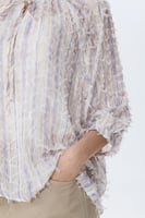 بلوزة شيفون منقوشة بربطة عنق ناعمة