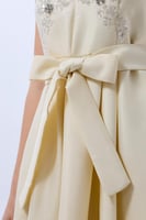 فستان كريب مع تطريز