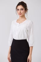 بلوزة كتان بتطريز اوف وايت