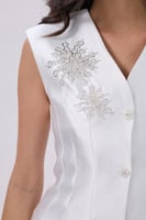 طقم أنيق بفيست مطرز وتنورة ميدي واسعة