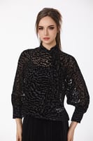 بلوزة طبعة مخمل بلوني الاسود والكحلي