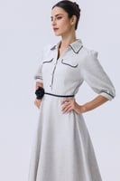 فستان ميدي رمادي بحزام مزين بوردة