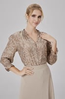 بلوزة ساتان مع كشكش