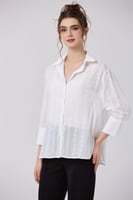 بلوزة قطن اوف وايت مع تطريز