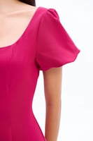 فستان فوشي بياقه مربعة