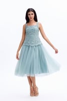 فستان ميدي تركوازي بتوب دانتيل وتنورة تول