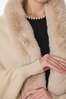 شال صوف مع فرو