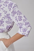 بلوزة قطن بنقشة الورد البنفسجي