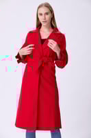 بالطو باللون الأحمر