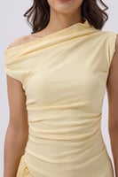 فستان ماكسي أصفر كتف واحد بكسرات أنيقة | Prando