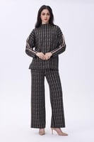 طقم أسود بنقشة بيج