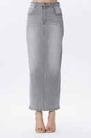 تنورة جينز طويلة بخصر مرتفع