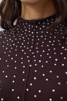 فستان صوف بني مطرز بتفاصيل براقة