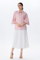 قميص وردي بأكمام واسعة و مخرمة ناعم