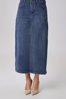 تنورة جينز متوسطة الطول بفتحة خلفية