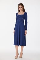 فستان صوف مع اكسسوار