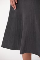 تنورة استريتش رصاصي غامق