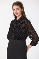 بلوزة طبع مخمل