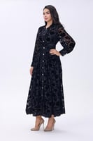 فستان أسود دانتيل بأزرار أمامية وحزام خصر