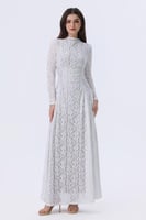 فستان دانتيل أبيض طويل بأكمام طويلة