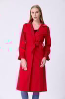 بالطو باللون الأحمر